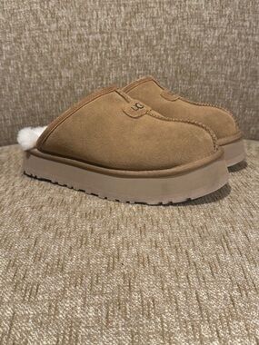 UGG Discoquette Platform Slide Slippers S/N 1153275 Size 7